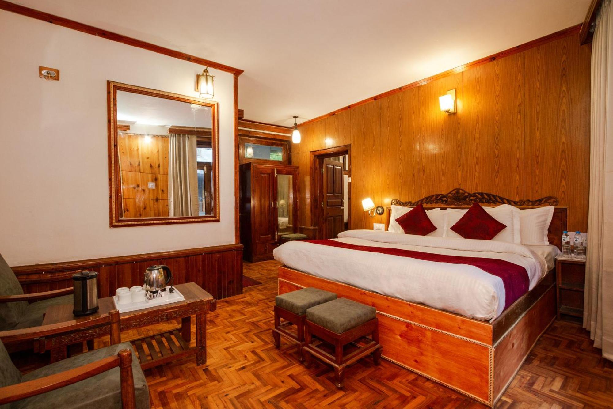 Holiday Home International -Vivaan Stays Manāli Exterior foto