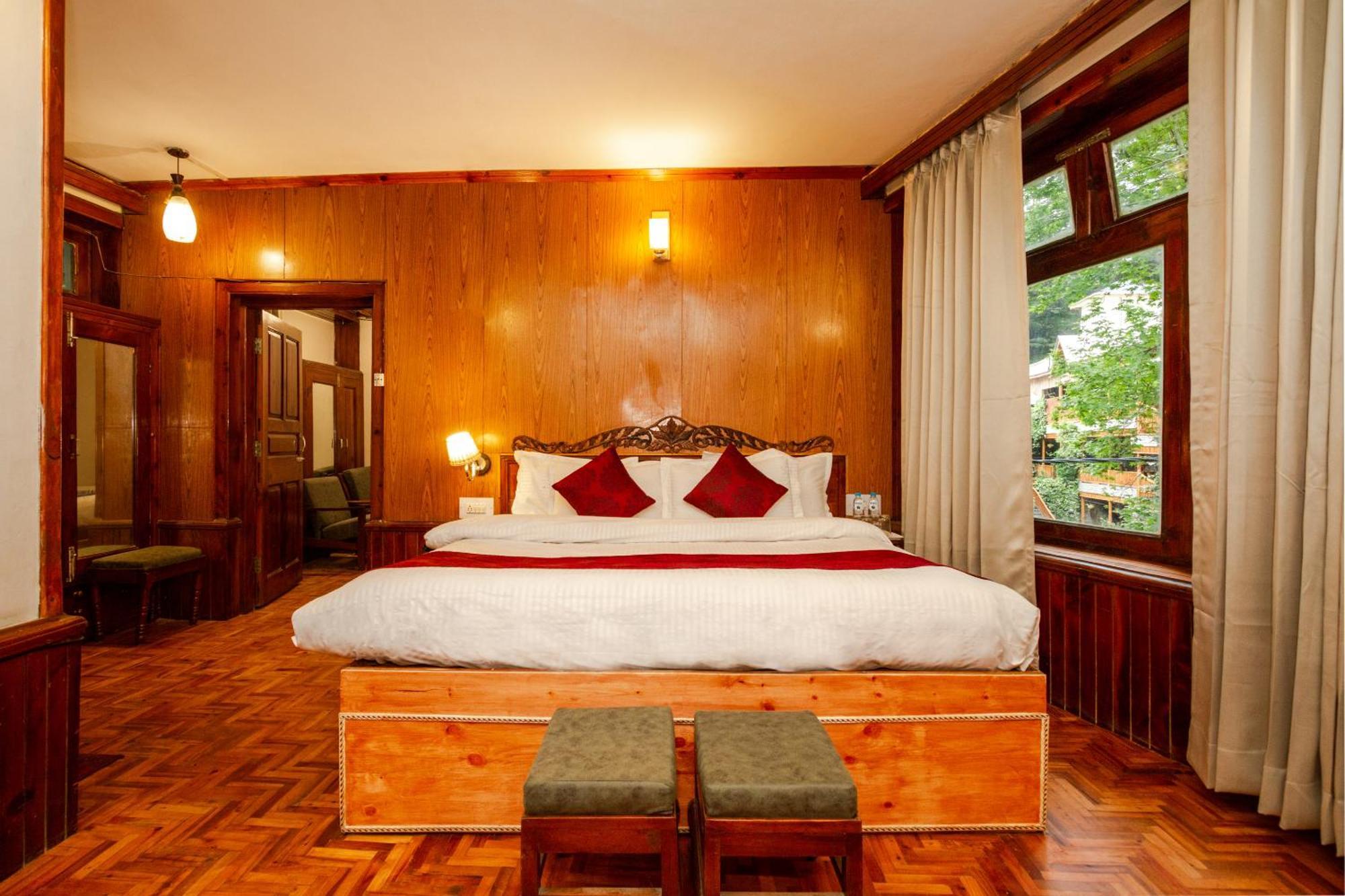 Holiday Home International -Vivaan Stays Manāli Exterior foto