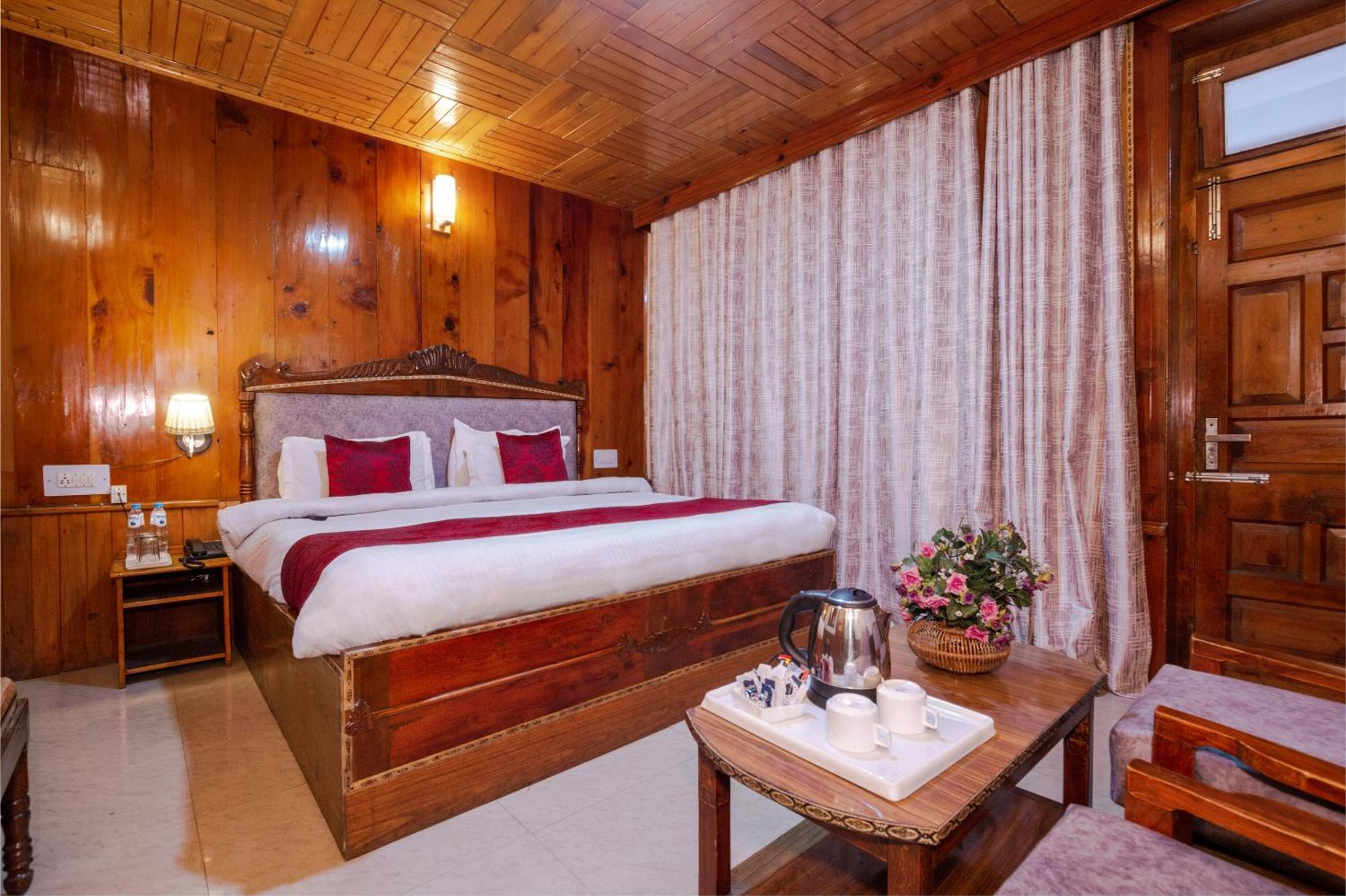 Holiday Home International -Vivaan Stays Manāli Exterior foto