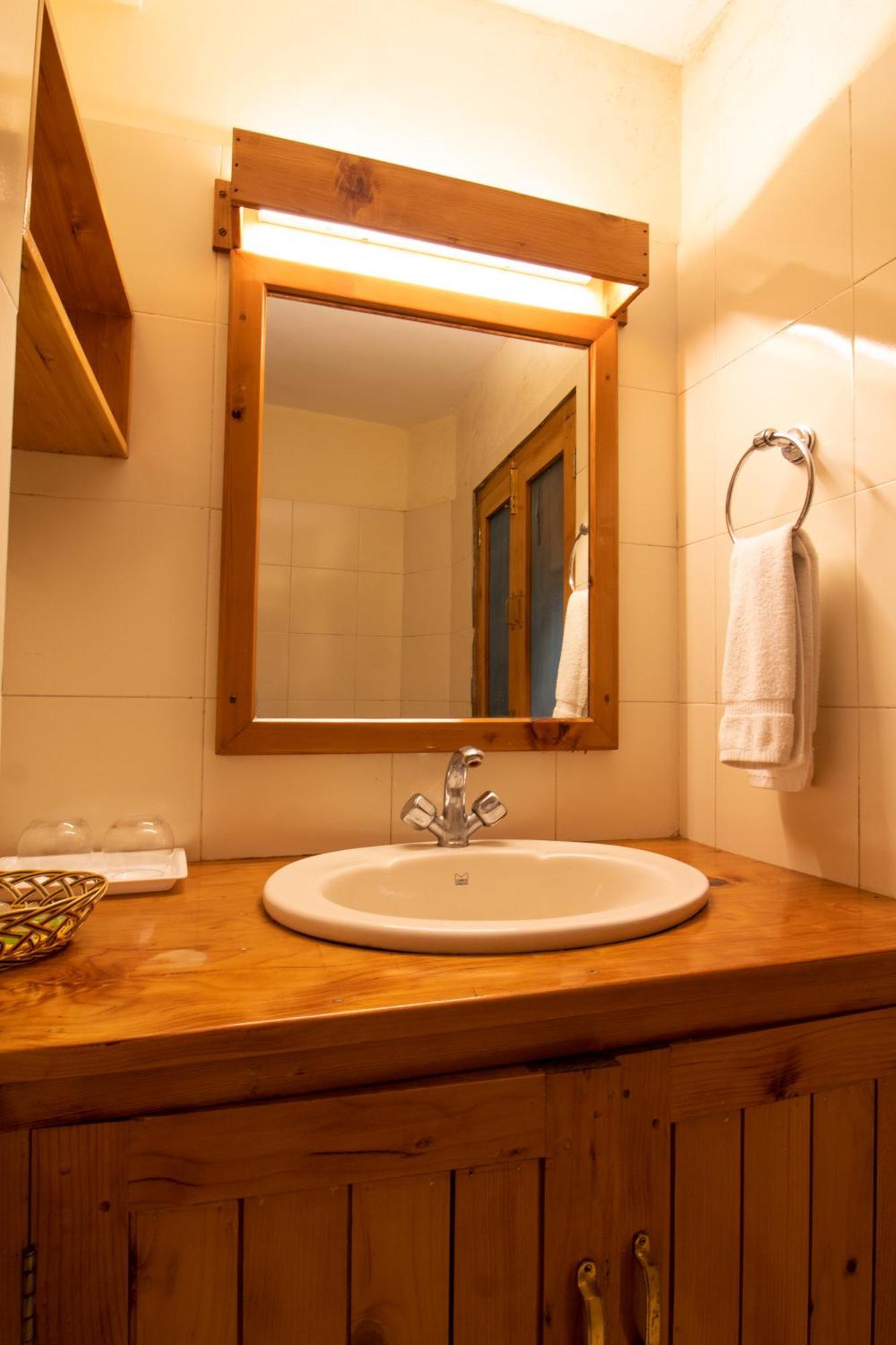 Holiday Home International -Vivaan Stays Manāli Exterior foto